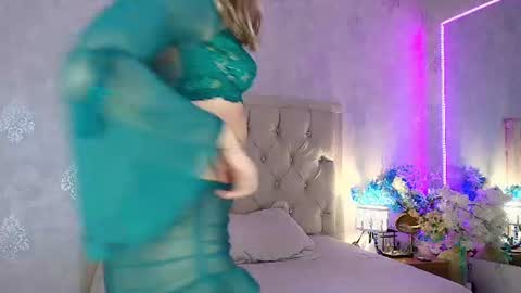 Snapshot of mila_smirnovavk chatting on July 3, 3:46 am MILA online show from July 3, 3:46 am