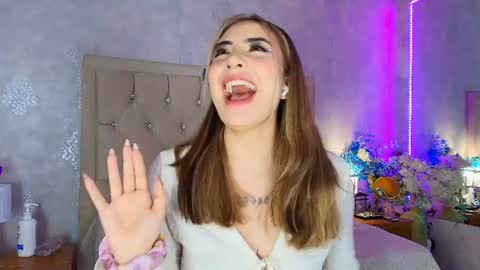 Snapshot of mila_smirnovavk chatting on July 7, 3:20 am MILA online show from July 7, 3:20 am
