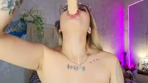Snapshot of mila_smirnovavk chatting on July 20, 3:32 am MILA online show from July 20, 3:32 am