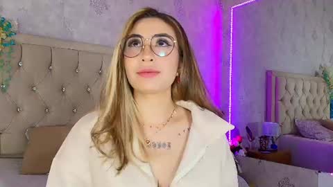 Snapshot of mila_smirnovavk chatting on July 28, 2:51 am MILA online show from July 28, 2:51 am