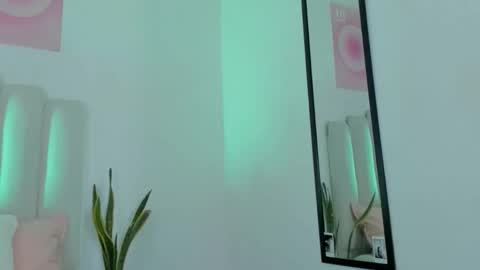 mila_stark333 online show from March 15, 6:03 pm