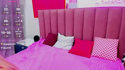 Snapshot of mila_stunning chatting on May 28, 1:36 am Mila online show from May 28, 1:36 am