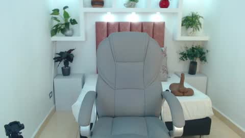 milaa_star online show from February 6, 4:17 am