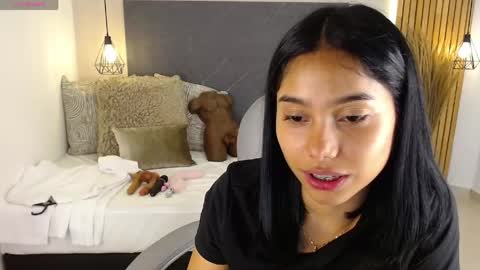 Snapshot of milaa_star chatting on May 6, 3:57 am milaa_star online show from May 6, 3:57 am