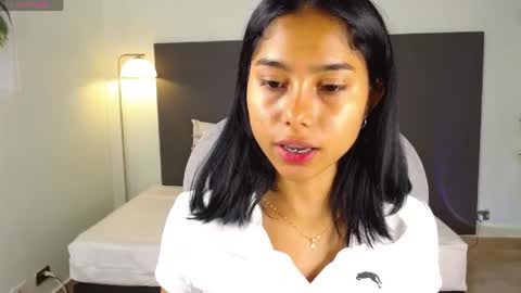 Snapshot of milaa_star chatting on May 8, 5:02 am milaa_star online show from May 8, 5:02 am