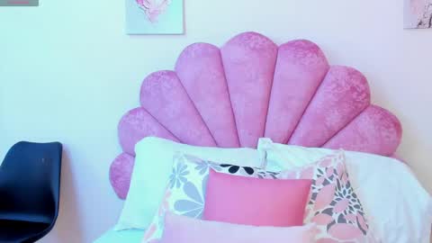 Snapshot of milaaadams chatting on May 6, 10:42 am mila online show from May 6, 10:42 am