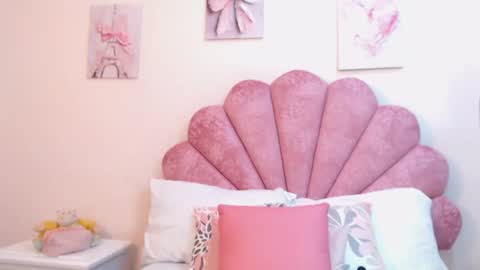 Snapshot of milaaadams chatting on June 13, 10:35 am mila online show from June 13, 10:35 am