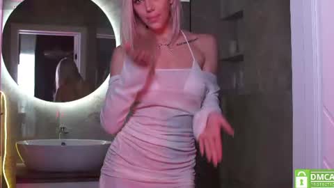 Snapshot of milabunny_ chatting on June 25, 12:42 pm Mila and u can call me sweet bunny online show from June 25, 12:42 pm