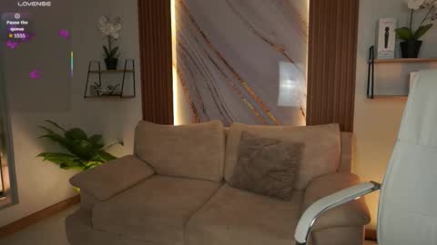 milacrave online show from November 11, 11:43 am