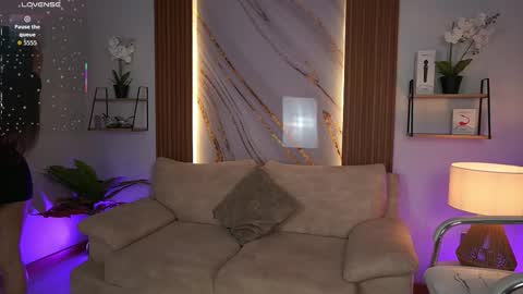 milacrave online show from November 21, 11:42 am