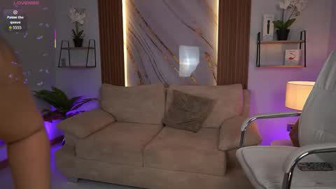 milacrave online show from November 27, 11:34 am