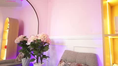 milacrave online show from February 7, 11:36 am