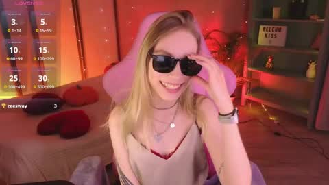 Snapshot of miladuales chatting on May 8, 6:08 am Mila online show from May 8, 6:08 am