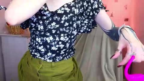 Snapshot of miladuales chatting on May 26, 12:45 pm Mila online show from May 26, 12:45 pm