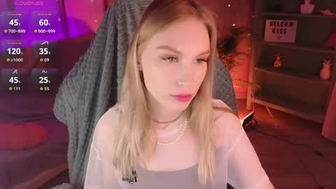Snapshot of miladuales chatting on May 28, 6:00 am Mila online show from May 28, 6:00 am