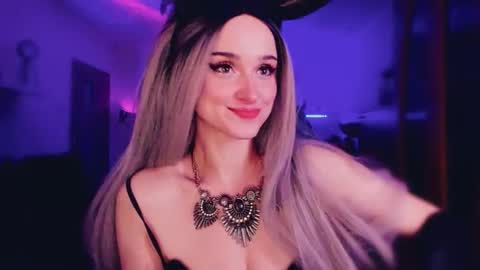 MiladyJolie online show from December 23, 7:39 am