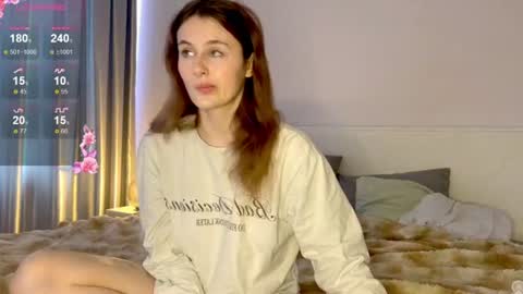 Snapshot of milaelin chatting on July 19, 8:29 am Mila online show from July 19, 8:29 am