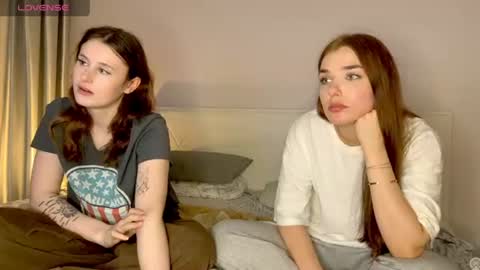 Snapshot of milaelin chatting on July 21, 10:01 pm Mila online show from July 21, 10:01 pm