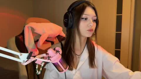 milamiuu online show from January 12, 9:47 am