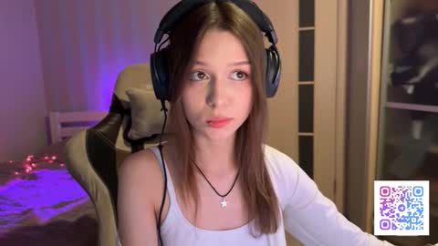 milamiuu online show from February 4, 1:44 am