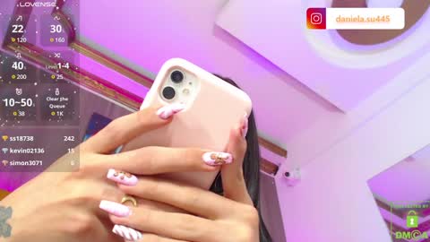 Snapshot of milan_delrey chatting on December 4, 11:57 pm Sweet Milan online show from December 4, 11:57 pm