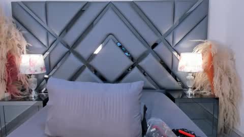 milan_lewiss online show from September 25, 6:44 pm