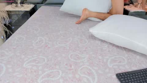 milan_lewiss online show from January 14, 12:00 pm