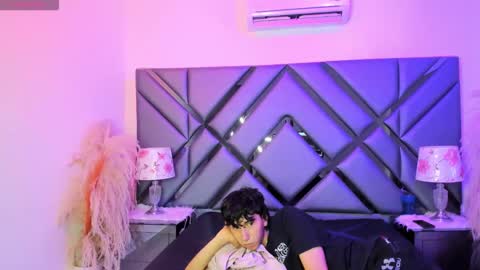 milan_lewiss online show from February 26, 12:26 pm