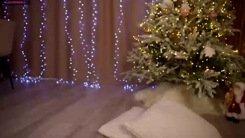 Snapshot of milana_me chatting on December 14, 5:24 am Milana online show from December 14, 5:24 am