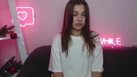 Snapshot of milanaangelas chatting on December 21, 5:47 am milanaangelas online show from December 21, 5:47 am