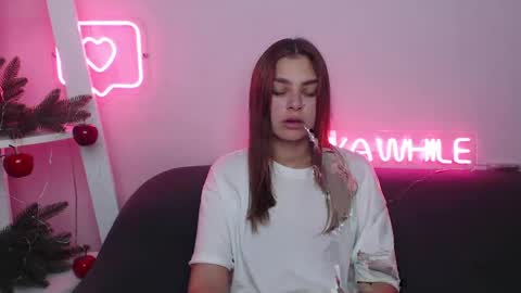 Snapshot of milanaangelas chatting on December 22, 10:49 am milanaangelas online show from December 22, 10:49 am