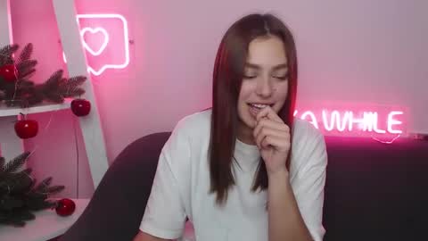 Snapshot of milanaangelas chatting on December 23, 10:32 am milanaangelas online show from December 23, 10:32 am