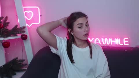 Snapshot of milanaangelas chatting on December 27, 10:45 am milanaangelas online show from December 27, 10:45 am