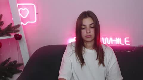 Snapshot of milanaangelas chatting on December 28, 5:46 pm milanaangelas online show from December 28, 5:46 pm