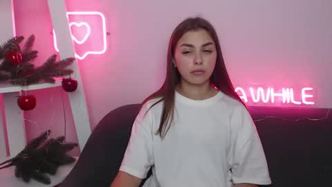 Snapshot of milanaangelas chatting on December 29, 5:53 am milanaangelas online show from December 29, 5:53 am