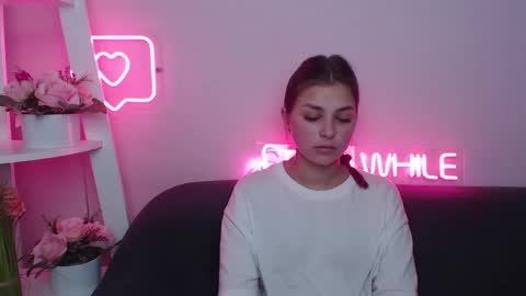 Snapshot of milanaangelas chatting on January 13, 10:25 am milanaangelas online show from January 13, 10:25 am