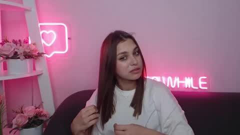 Snapshot of milanaangelas chatting on January 24, 5:53 am milanaangelas online show from January 24, 5:53 am