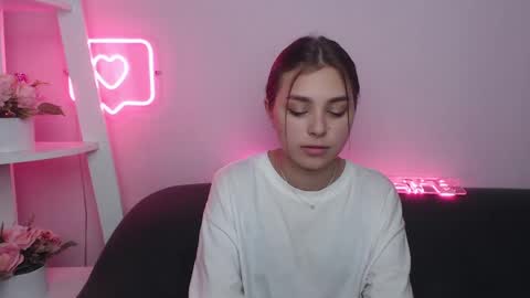 Snapshot of milanaangelas chatting on February 1, 8:50 am milanaangelas online show from February 1, 8:50 am