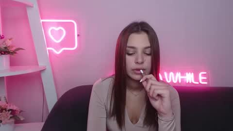 Snapshot of milanaangelas chatting on February 16, 5:37 pm milanaangelas online show from February 16, 5:37 pm