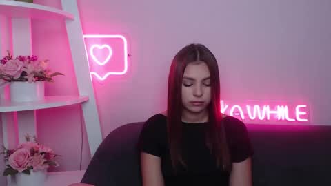 Snapshot of milanaangelas chatting on February 17, 5:36 am milanaangelas online show from February 17, 5:36 am