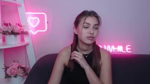 Snapshot of milanaangelas chatting on February 25, 5:52 am milanaangelas online show from February 25, 5:52 am