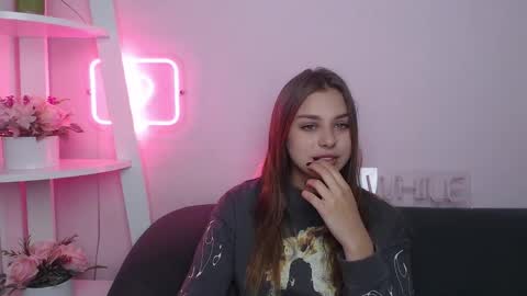 Snapshot of milanaangelas chatting on September 13, 4:45 am milanaangelas online show from September 13, 4:45 am