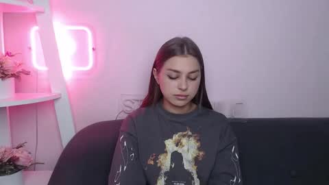 Snapshot of milanaangelas chatting on October 7, 7:55 pm milanaangelas online show from October 7, 7:55 pm