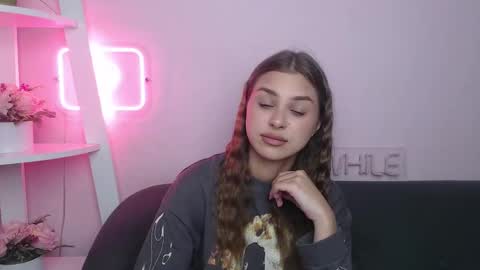 Snapshot of milanaangelas chatting on October 12, 12:37 pm milanaangelas online show from October 12, 12:37 pm