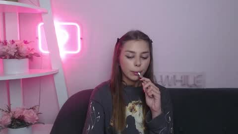 Snapshot of milanaangelas chatting on October 20, 4:46 am milanaangelas online show from October 20, 4:46 am