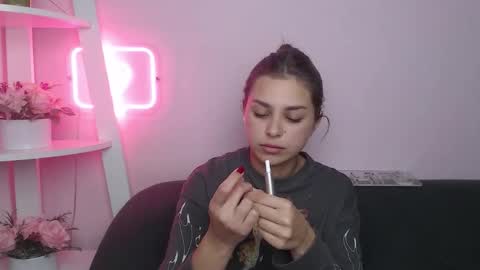 Snapshot of milanaangelas chatting on October 28, 8:44 pm milanaangelas online show from October 28, 8:44 pm