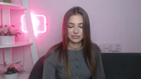 Snapshot of milanaangelas chatting on November 15, 6:00 am milanaangelas online show from November 15, 6:00 am