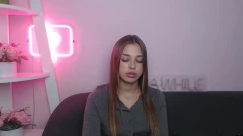 Snapshot of milanaangelas chatting on November 25, 9:04 pm milanaangelas online show from November 25, 9:04 pm