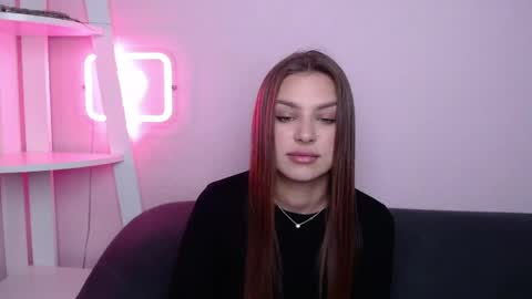 milanaangelas online show from April 5, 4:53 am