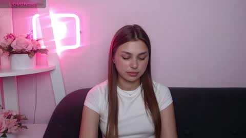 Snapshot of milanaangelas chatting on May 26, 8:05 pm milanaangelas online show from May 26, 8:05 pm